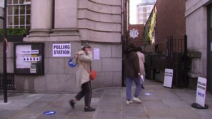 Le Royaume-Uni suspendu aux résultats du "Super jeudi"