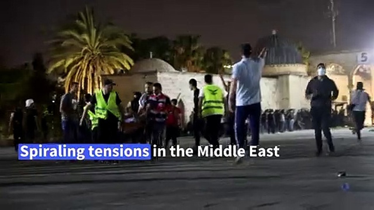 Palestinians clash with Israeli security forces at Al-Aqsa mosque