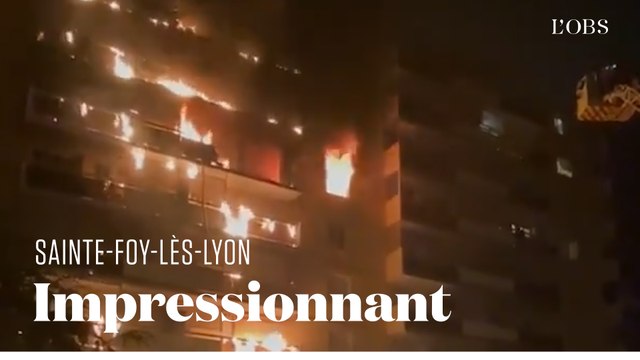 Un immeuble d'habitation ravagé par les flammes à Sainte-Foy-lès-Lyon
