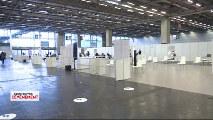 Emmanuel Macron inaugure un vaccinodrome à Porte de Versailles