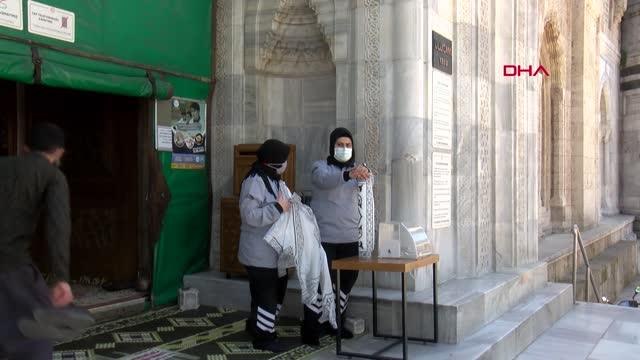 Son dakika haberi... RAMAZAN AYININ SON CUMA NAMAZI KORONAVİRÜS TEDBİRLERİYLE KILINDI