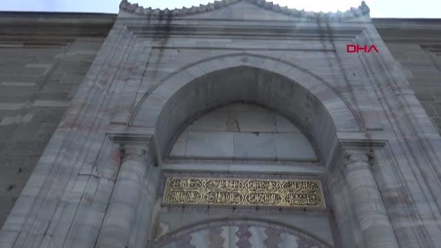 SELİMİYE CAMİİ'NDE RAMAZAN SON CUMA NAMAZI TEDBİRLERLE KILINDI