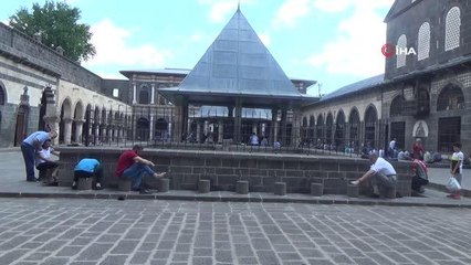 Tam kapanmada sosyal mesafeye uygun cuma namazı