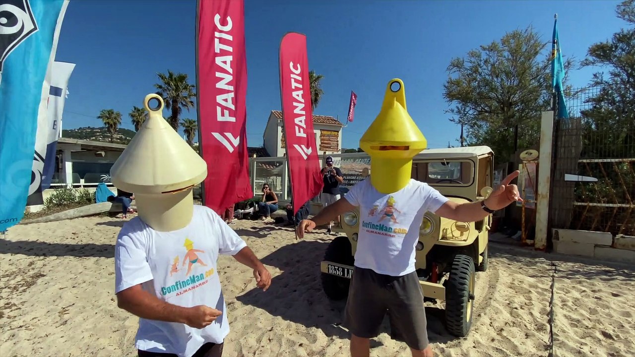 Les deux "hommes bouées" avaient créé un buzz incroyable. On les a retrouvés un an plus tard sur leur plage du Var