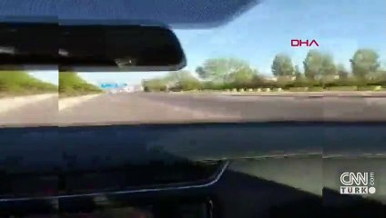 Yükten dorsesi yan yatan TIR ile tehlikeli yolculuk