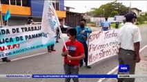 Trabajadores de productora de piña realizan protesta - Nex Noticias