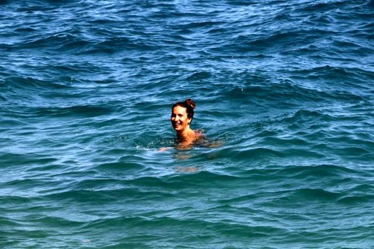 Güneşli ve sıcak havanın tadını turistler çıkardı