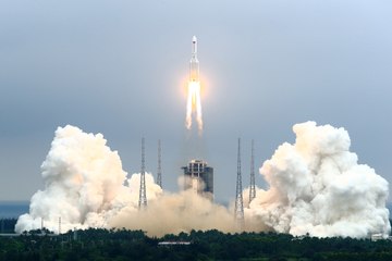 Los restos de un cohete de China fuera de control caerán sobre la Tierra