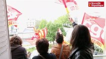 VIDEO. Niort: Action des intermittents depuis l'immeuble de l'unité territoriale des Deux-Sèvres