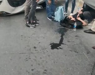 BEYLİKDÜZÜ'NDE OTOMOBİL TAKLA ATTI; DOKTOR SÜRÜCÜ YARALANDI