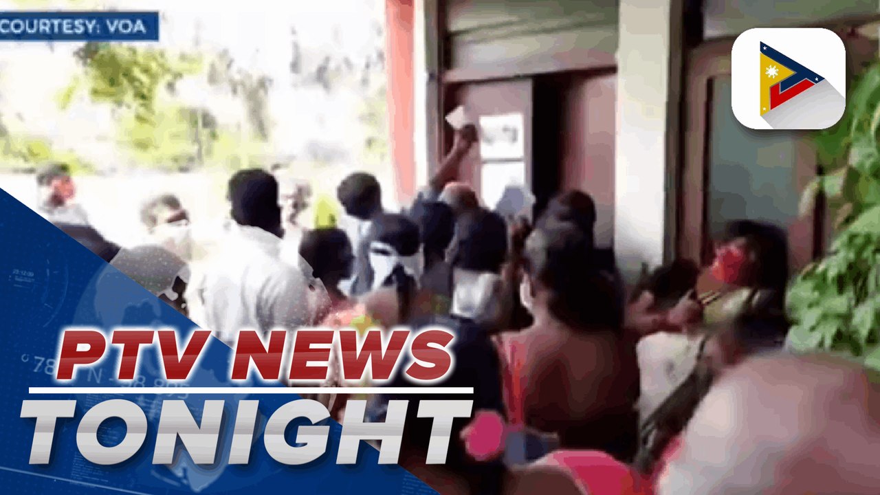 rowds flock down to Indian COVID-19 vaccination center as experts warn of 'inevitable' 3rd wave;  Russia backs waiver on COVID-19 vaccine patents;   Malian woman gives birth to 9 babies in Morocco