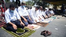 Las mezquitas se llenan en Pakistán a pesar de la tercera ola de covid-19