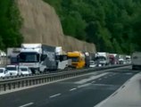 Tır kanala devrildi; Bursa-Ankara karayolu trafiğe kapandı