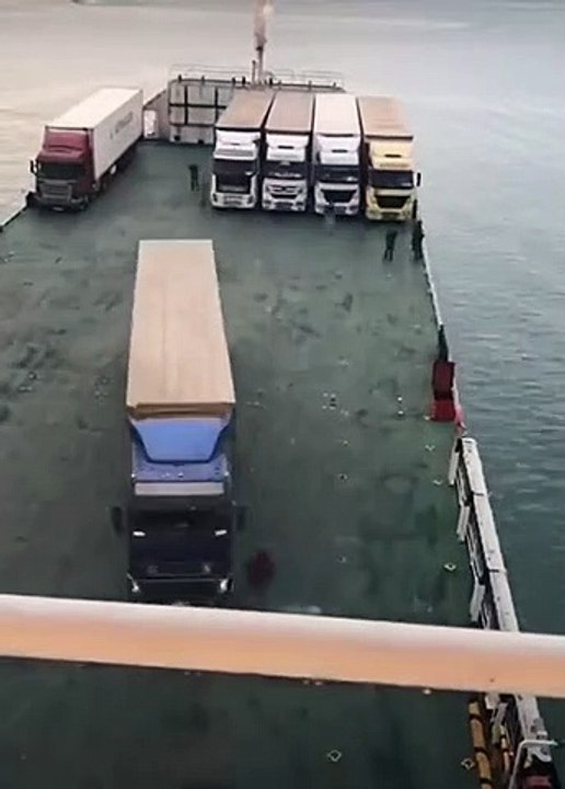Ils garent des camions en mode Tetris