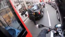 Ce chauffeur de bus sauve un motard et un piéton grâce à un simple geste
