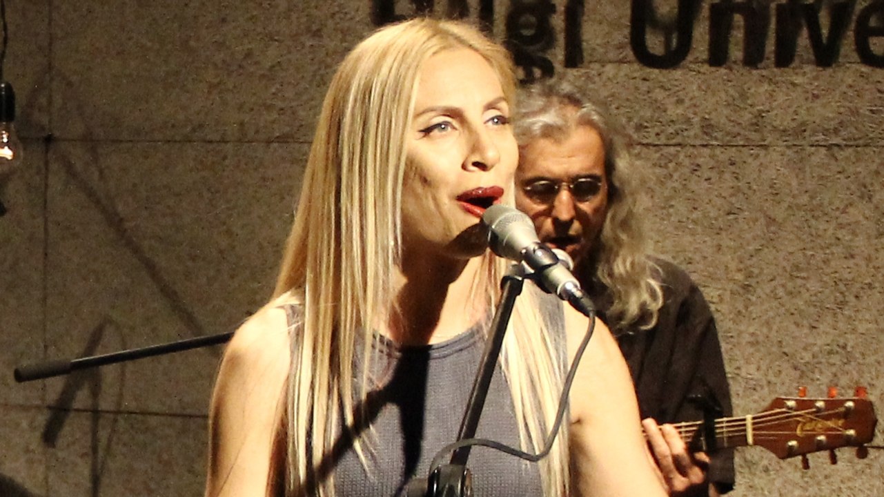 Zeynep Casalini - Duvar