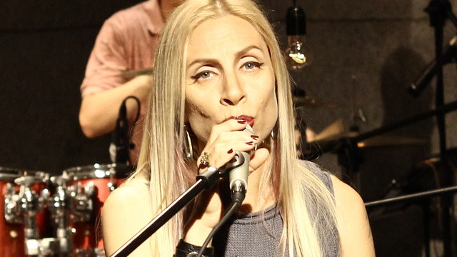 Zeynep Casalini - Dokunma Bana