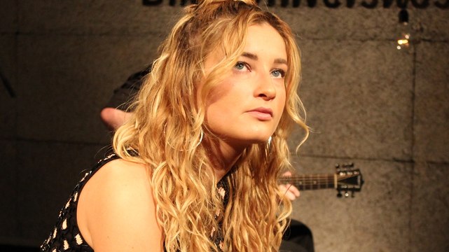 Güliz Ayla - Bahsetmem Lazim