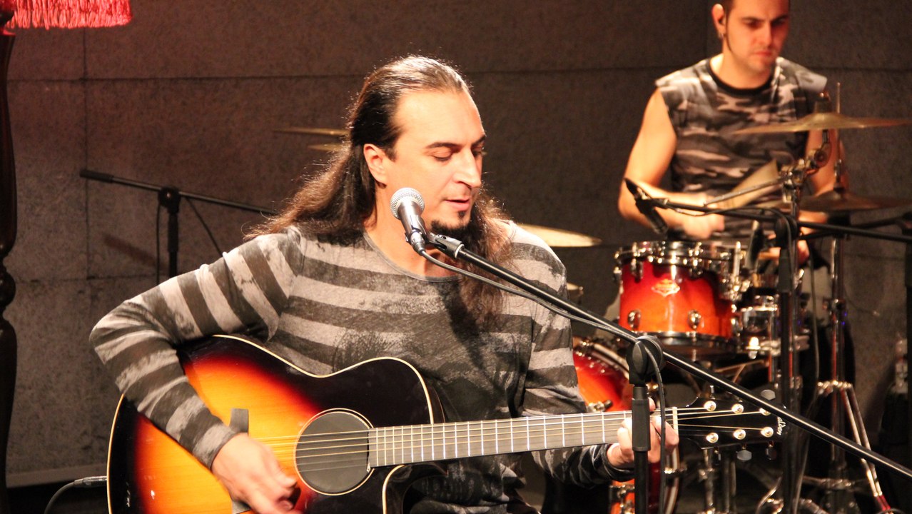 Ogün Sanlisoy - Hadi Beni Güldür