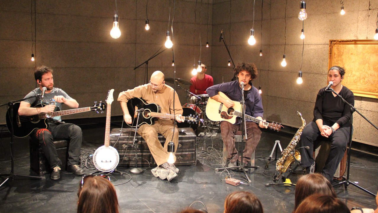 Pinhani - Bir Varmisim Bir Yokmusum