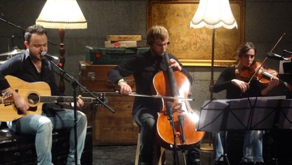 Seksendört - Uzun Ince Bir Yoldayim