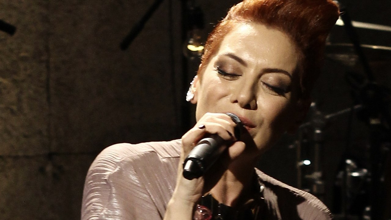 Sibel Tüzün - Tut Beni