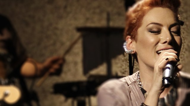 Sibel Tüzün - Kirmizi