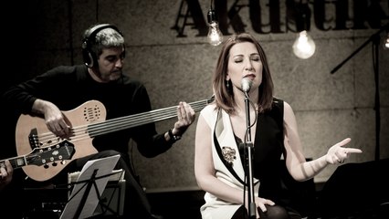 Yonca Lodi - Sana Birsey Olmasin