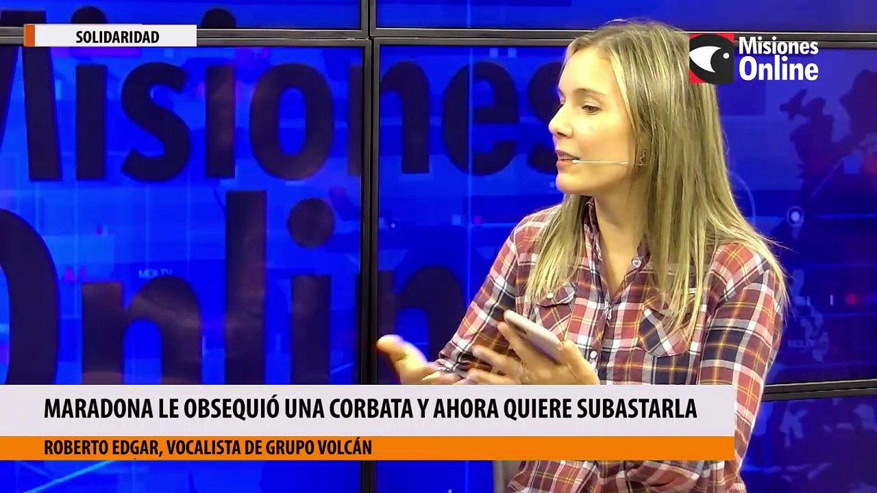 Maradona le obsequió una corbata y ahora quiere subastarla