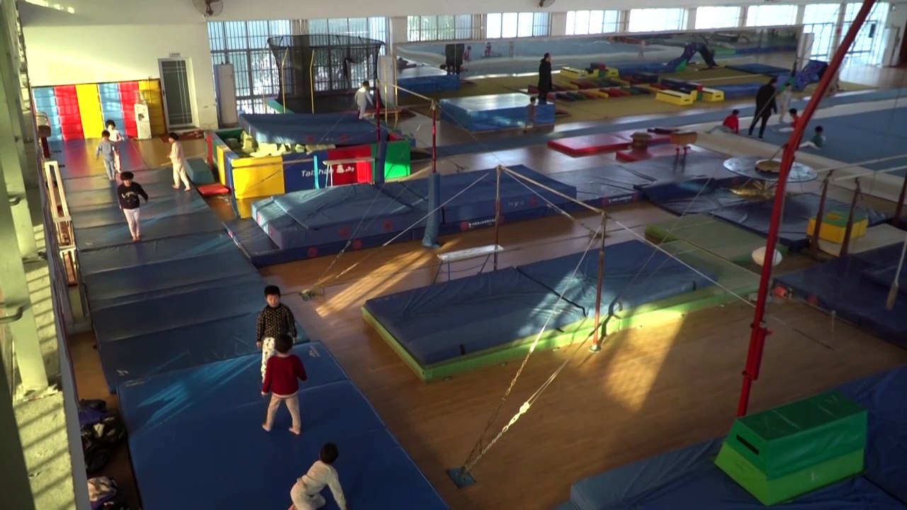 Chine: l'école des champions se convertit à la "gymnastique heureuse"