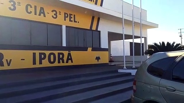 Carro com placas de Umuarama é apreendido na PR-323 com maconha e cocaína