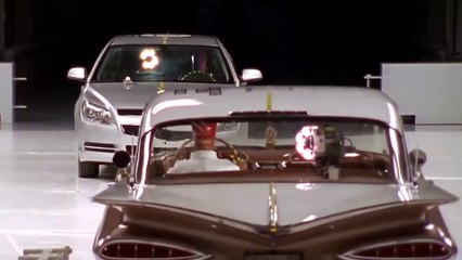 Aynı markanın yeni  ve eski modeli çarpıştırıldı!