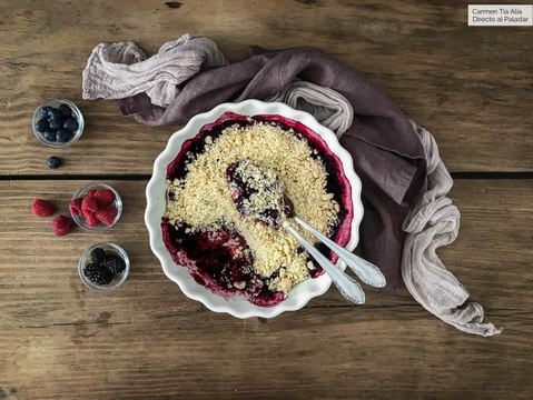 Cómo hacer crumble de frutos del bosque, el postre británico más delicioso