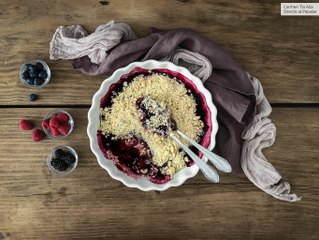 Cómo hacer crumble de frutos del bosque, el postre británico más delicioso