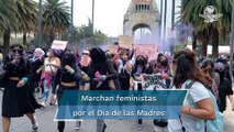 Colectivos feministas y madres de desaparecidos marchan hacia el Zócalo