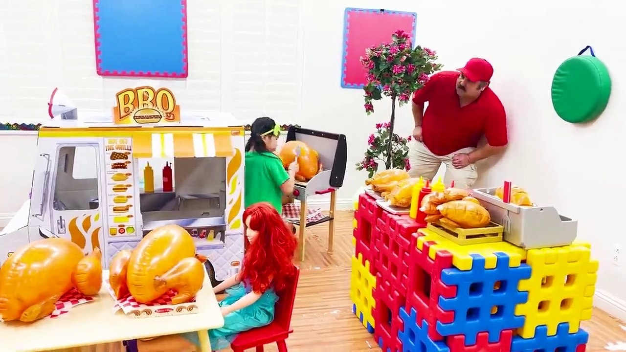 Jannie Pretend Play Cooking Giant Chicken With Bbq Food Truck Playset Toys