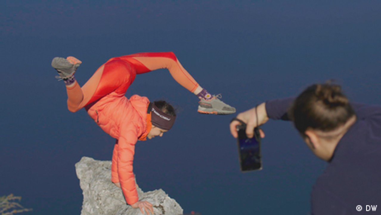 Genial oder lebensmüde? - Handstand über dem Abgrund
