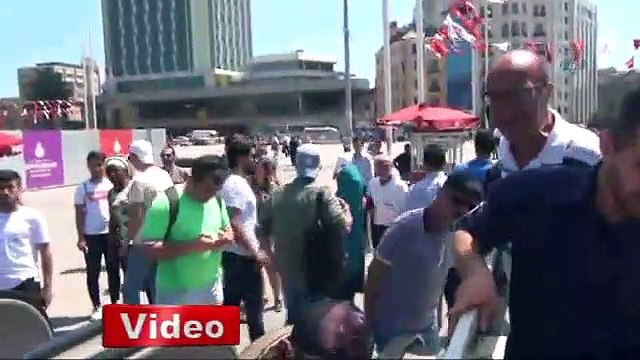 Kolu yürüyen merdivene sıkıştı!