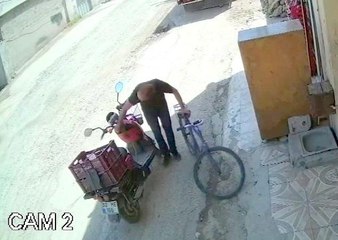 Son dakika haberi: Cep telefonunu 3 saniyede çalan hırsız kamerada