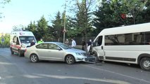 Sultanbeyli'de servis minibüsüyle otomobil kafa kafaya çarpıştı: 1 yaralı