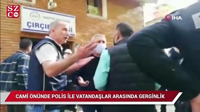 Cami önünde polis ve vatandaşlar arasında gerginlik