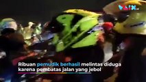 Pemudik Motor Terobos Barikade Penyekatan Arus Mudik