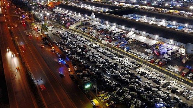 Akın akın geldiler… Adım atacak yer kalmadı