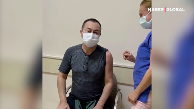 Serdar Ortaç koronavirüs aşısı oldu! O anları sosyal medyadan paylaştı
