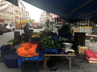 İstanbul'da pazarlar kurulmaya başlandı