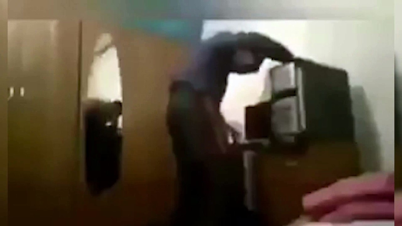 Açılmayan bilgisayara uçan tekme attı