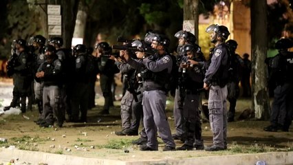 أكثر من 220 جريحا في الصدامات بين الشرطة الإسرائيلية وفلسطينيين في القدس الشرقية ليلا