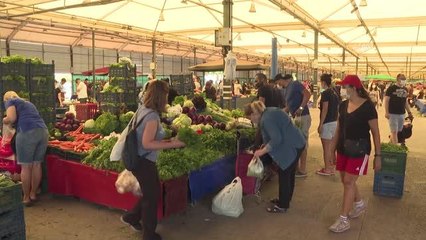 Pazar yerleri Kovid-19 tedbirlerine uyularak açıldı