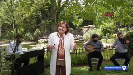 FATMA ŞAHİN, ANNELERİ KONU ALAN ŞİİRİ OKURKEN AĞLADI