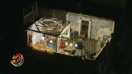 تزيين سطح منزل مصري بإضاءة للاحتفاء بشهر رمضان